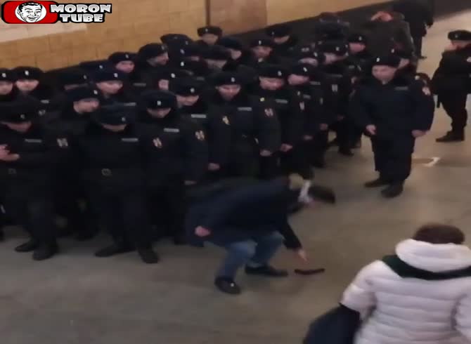 Video :Russia - see the responses of a group of police officers when a guy drops his pistol in front of them